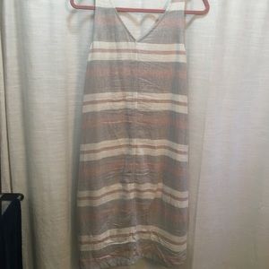 Sleeveless linen swing dress with pockets